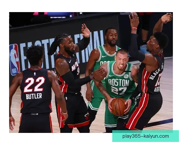 德里赫特的防守站位策略助力球队防守效率稳定提升